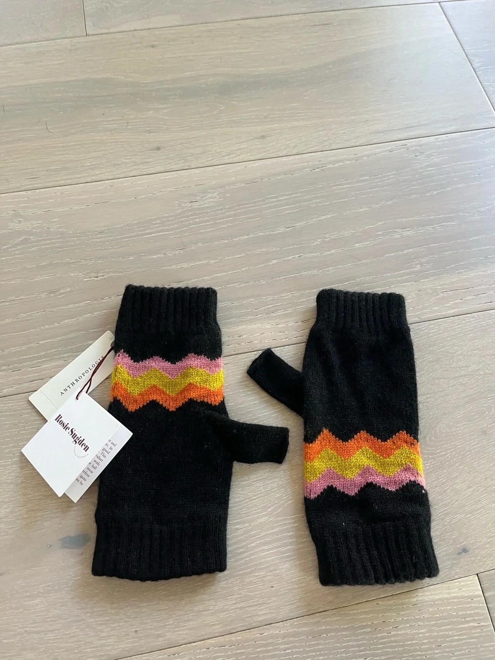 New! Rosie Sugden - black chevron cashmere wrist-warmers